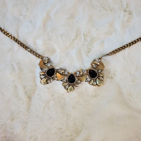 ViVI STATEMENT NECKLACE JEWELRY - Picture 3 of 4